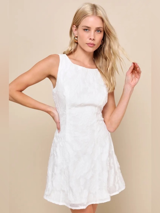 Lulus Dresses & Skirts - Lulus Exquisite Moments White Floral Jacquard Sleeveless Mini Dress Size S NWT